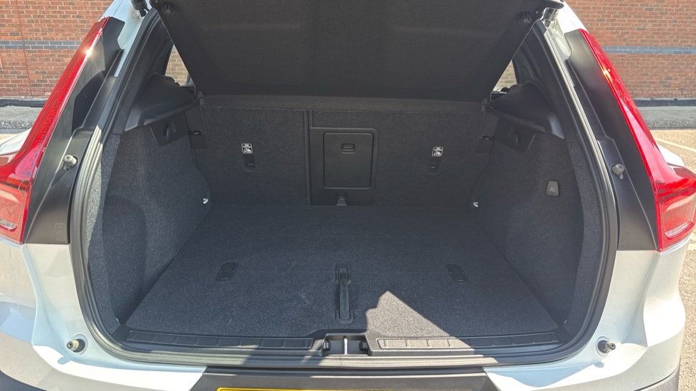 Volvo XC40 2.0 B4P Plus Dark 5dr Auto Petrol Estate - Image 13