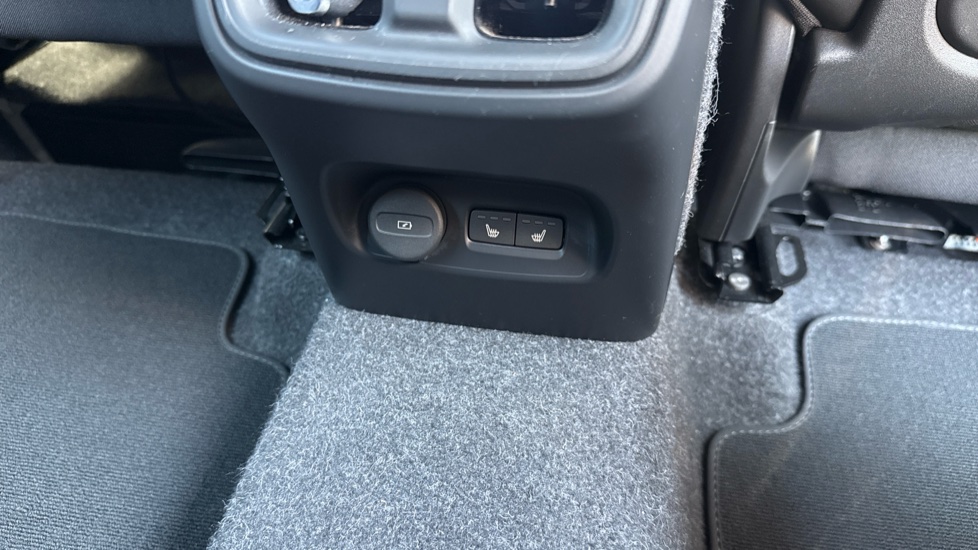Volvo XC40 2.0 B4P Plus Dark 5dr Auto Petrol Estate - Image 17
