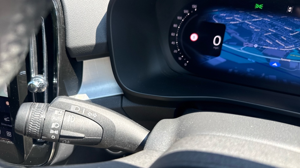 Volvo XC40 2.0 B4P Plus Dark 5dr Auto Petrol Estate - Image 30