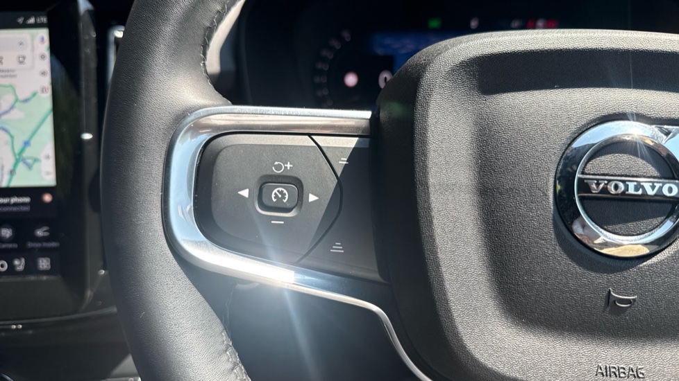 Volvo XC40 2.0 B4P Plus Dark 5dr Auto Petrol Estate - Image 32