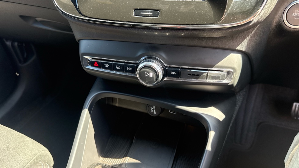 Volvo XC40 2.0 B4P Plus Dark 5dr Auto Petrol Estate - Image 45
