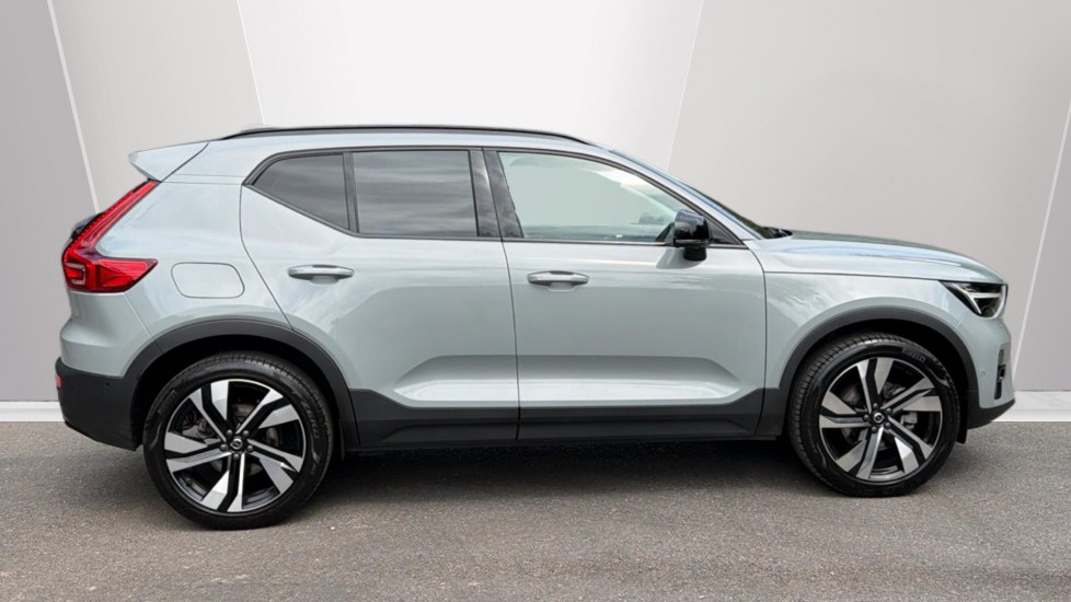 Volvo XC40 2.0 B4P Ultra Dark 5dr Auto Petrol Estate - Image 3