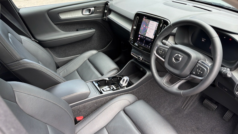 Volvo XC40 2.0 B4P Ultra Dark 5dr Auto Petrol Estate - Image 4