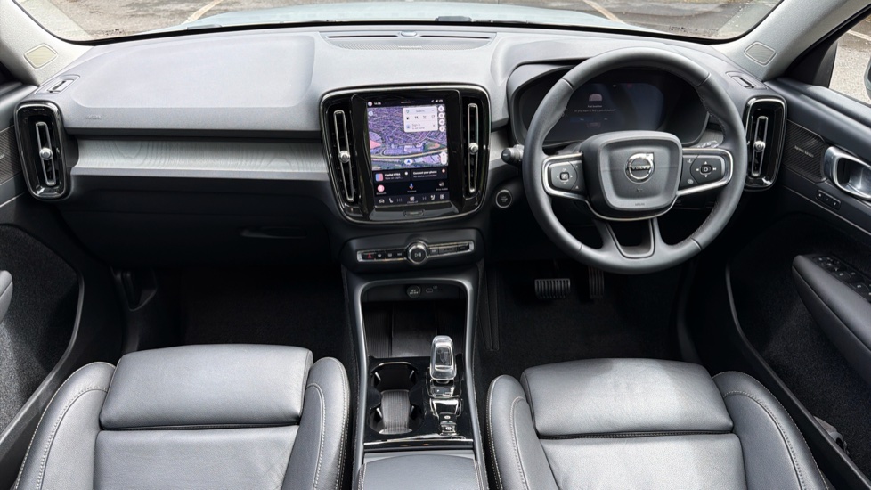 Volvo XC40 2.0 B4P Ultra Dark 5dr Auto Petrol Estate - Image 5