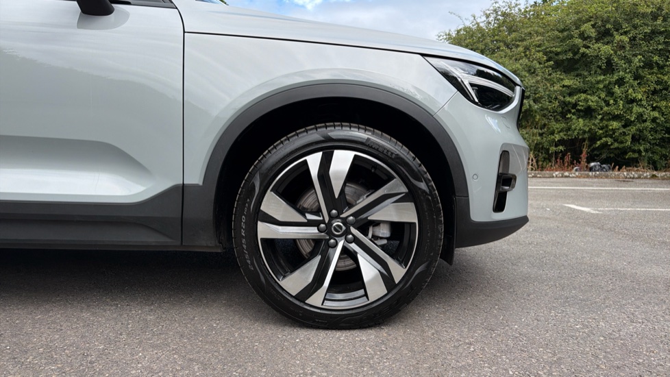 Volvo XC40 2.0 B4P Ultra Dark 5dr Auto Petrol Estate - Image 9