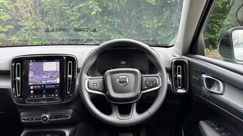 Volvo XC40 2.0 B4P Ultra Dark 5dr Auto Petrol Estate - Image 10