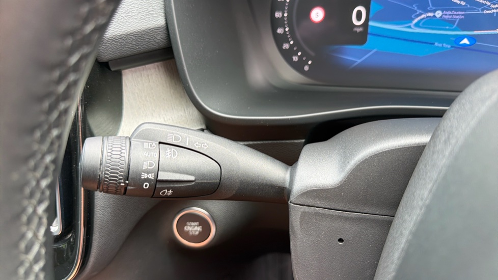 Volvo XC40 2.0 B4P Ultra Dark 5dr Auto Petrol Estate - Image 20