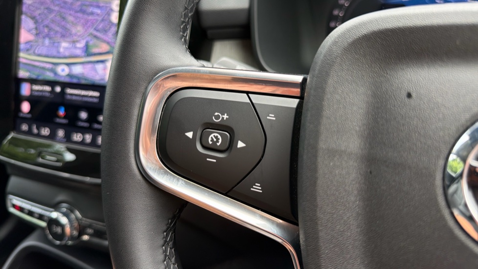 Volvo XC40 2.0 B4P Ultra Dark 5dr Auto Petrol Estate - Image 21