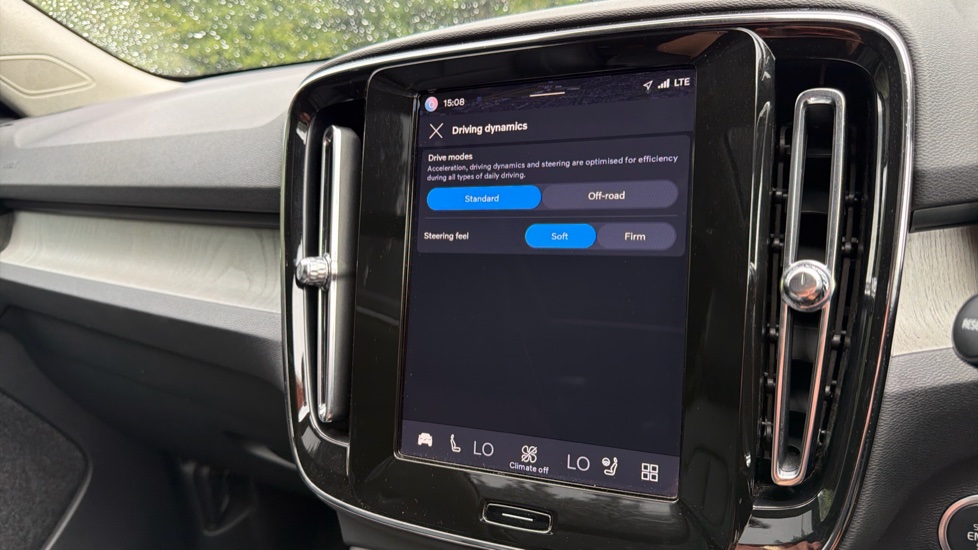 Volvo XC40 2.0 B4P Ultra Dark 5dr Auto Petrol Estate - Image 38