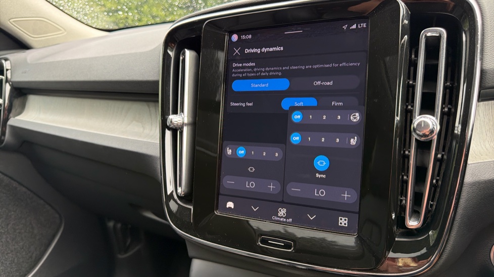 Volvo XC40 2.0 B4P Ultra Dark 5dr Auto Petrol Estate - Image 39