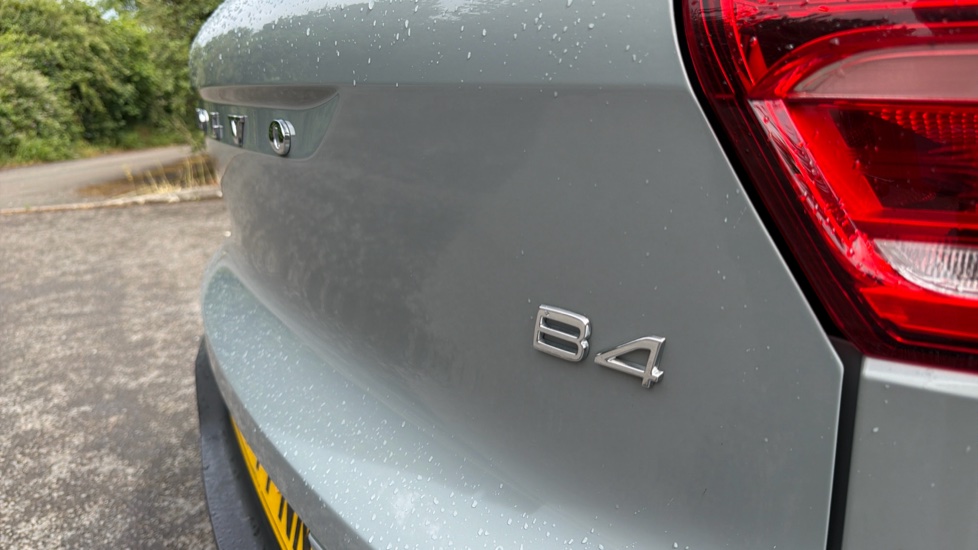 Volvo XC40 2.0 B4P Ultra Dark 5dr Auto Petrol Estate - Image 56