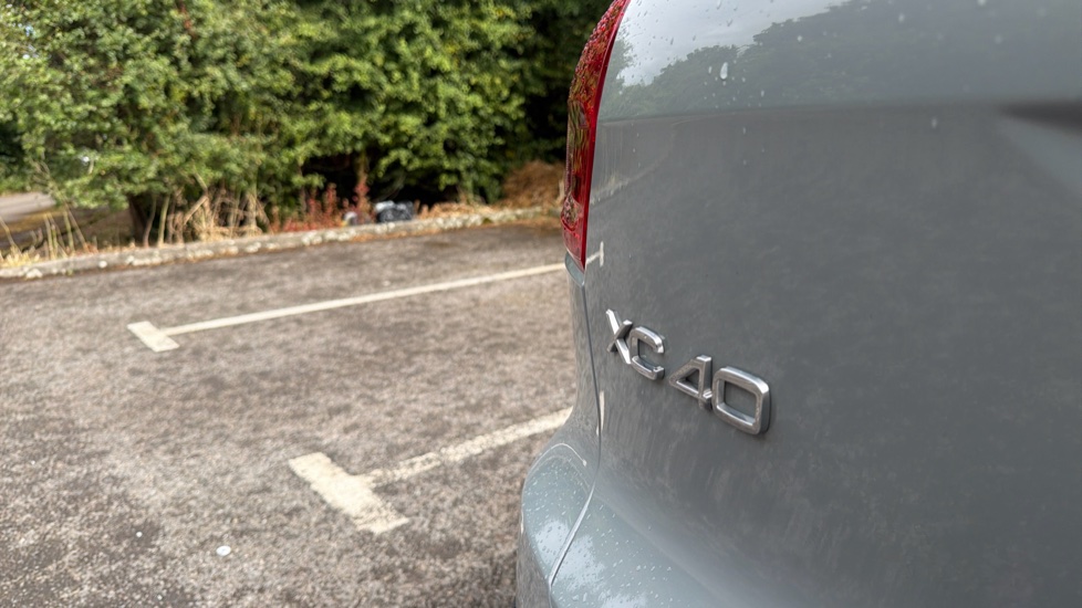 Volvo XC40 2.0 B4P Ultra Dark 5dr Auto Petrol Estate - Image 57