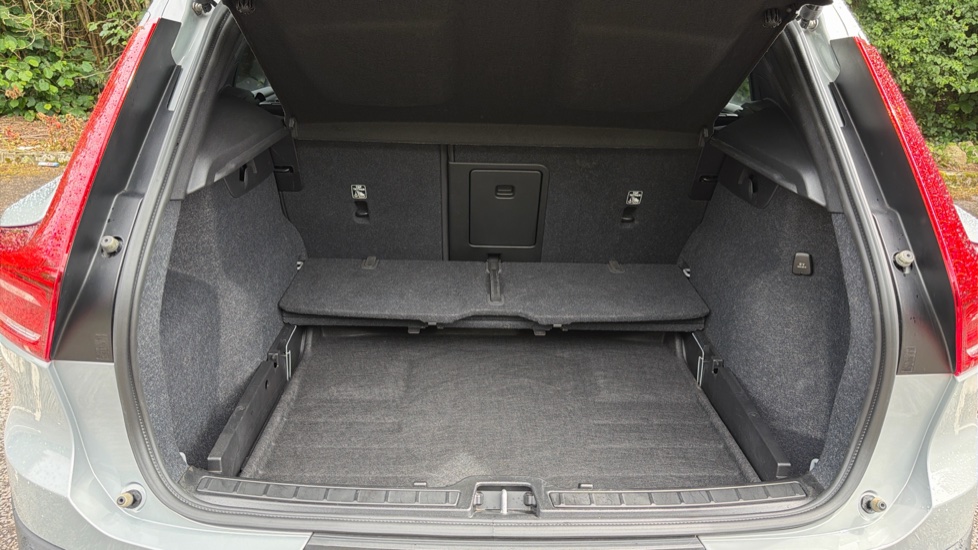 Volvo XC40 2.0 B4P Ultra Dark 5dr Auto Petrol Estate - Image 60