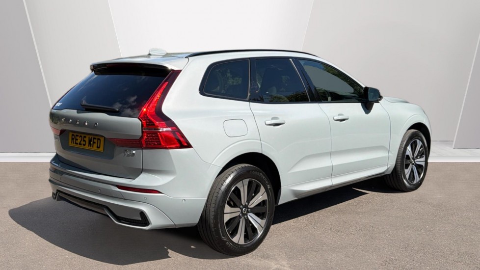Volvo XC60 2.0 T6 [350] RC PHEV Plus Dark 5dr AWD Geartronic Estate - Image 2