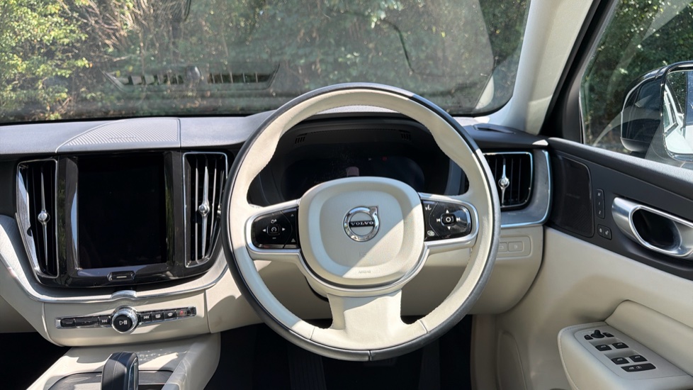 Volvo XC60 2.0 T6 [350] RC PHEV Plus Dark 5dr AWD Geartronic Estate - Image 10
