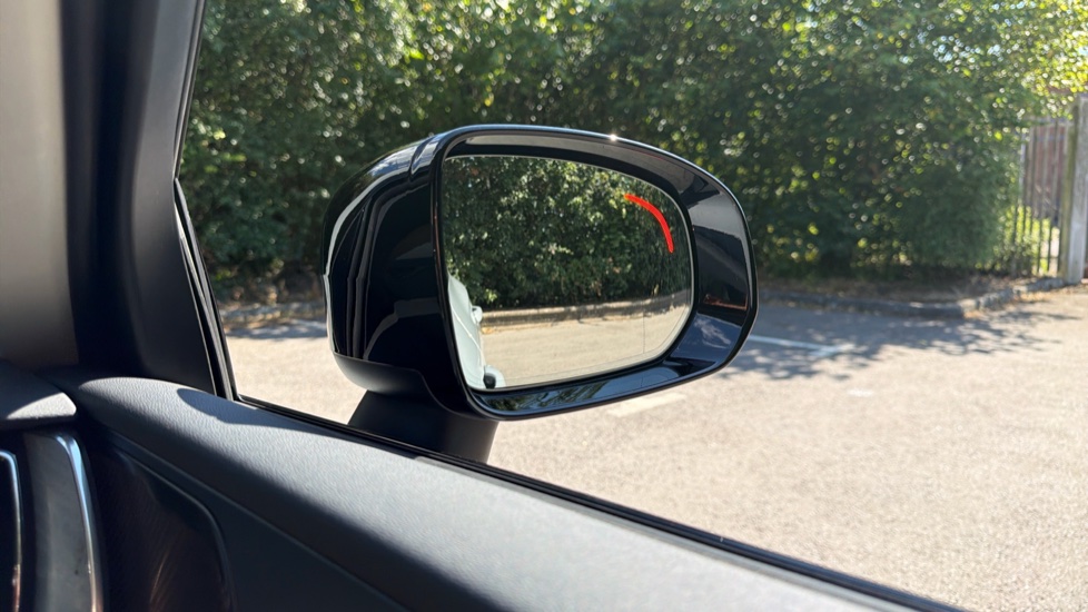 Volvo XC60 2.0 T6 [350] RC PHEV Plus Dark 5dr AWD Geartronic Estate - Image 30
