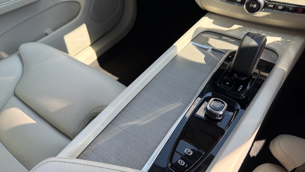 Volvo XC60 2.0 T6 [350] RC PHEV Plus Dark 5dr AWD Geartronic Estate - Image 36