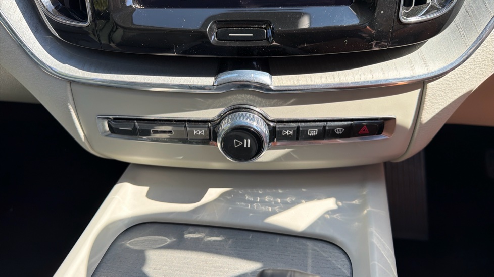 Volvo XC60 2.0 T6 [350] RC PHEV Plus Dark 5dr AWD Geartronic Estate - Image 37