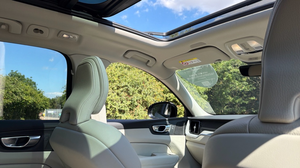 Volvo XC60 2.0 T6 [350] RC PHEV Plus Dark 5dr AWD Geartronic Estate - Image 51