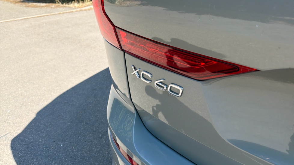 Volvo XC60 2.0 T6 [350] RC PHEV Plus Dark 5dr AWD Geartronic Estate - Image 55