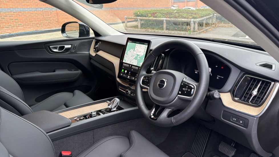 Volvo XC60 2.0 T6 [350] PHEV Plus Dark 5dr AWD Geartronic Estate - Image 4