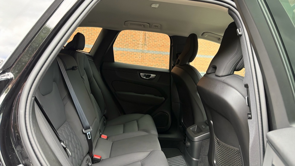 Volvo XC60 2.0 T6 [350] PHEV Plus Dark 5dr AWD Geartronic Estate - Image 6