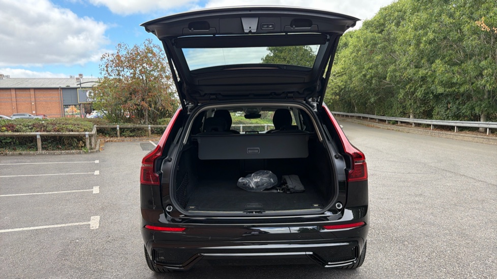 Volvo XC60 2.0 T6 [350] PHEV Plus Dark 5dr AWD Geartronic Estate - Image 13