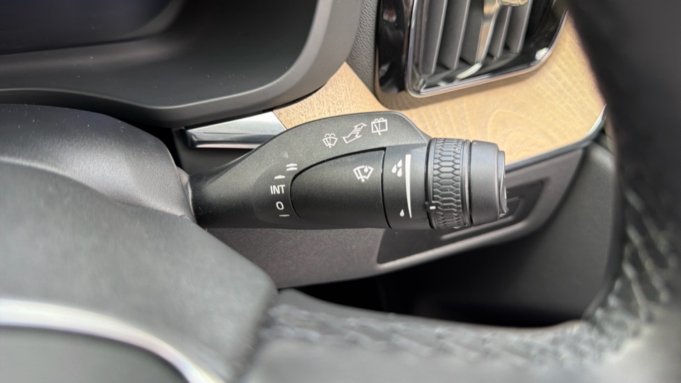 Volvo XC60 2.0 T6 [350] PHEV Plus Dark 5dr AWD Geartronic Estate - Image 22