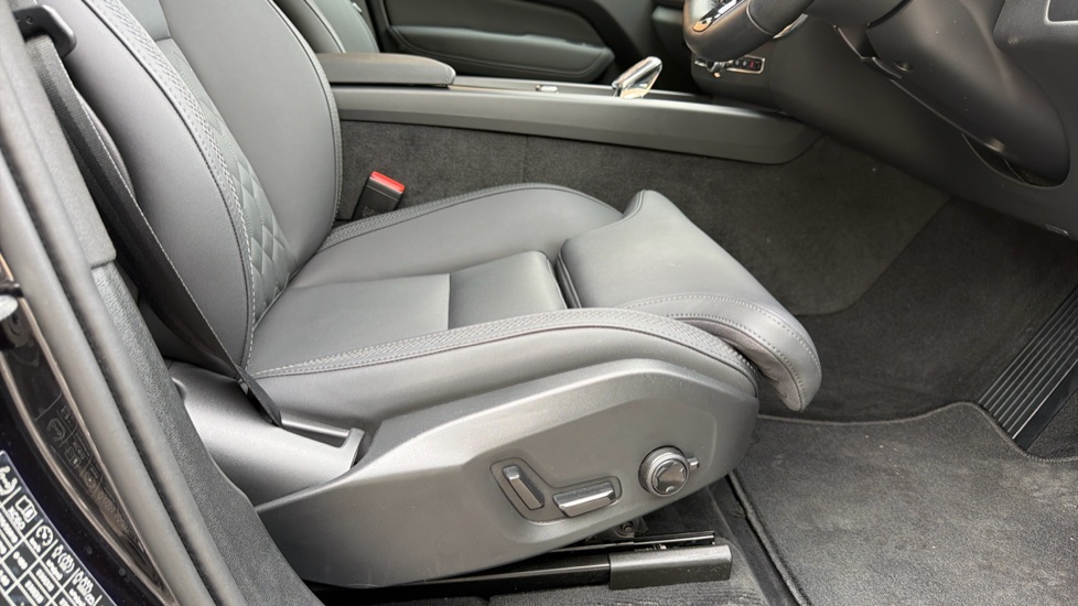 Volvo XC60 2.0 T6 [350] PHEV Plus Dark 5dr AWD Geartronic Estate - Image 29