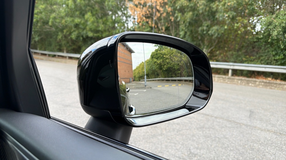 Volvo XC60 2.0 T6 [350] PHEV Plus Dark 5dr AWD Geartronic Estate - Image 31