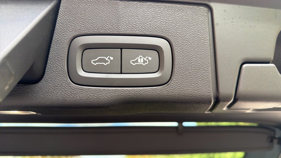 Volvo XC60 2.0 T6 [350] PHEV Plus Dark 5dr AWD Geartronic Estate - Image 34