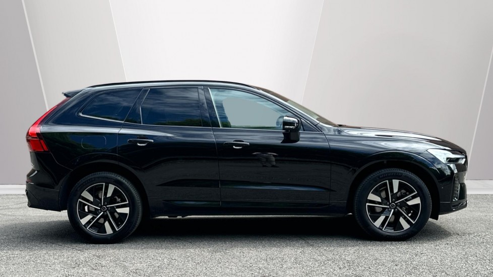 Volvo XC60 2.0 B5P Plus Dark 5dr AWD Geartronic Petrol Estate - Image 3