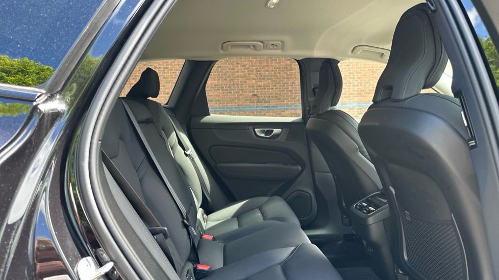 Volvo XC60 2.0 B5P Plus Dark 5dr AWD Geartronic Petrol Estate - Image 6