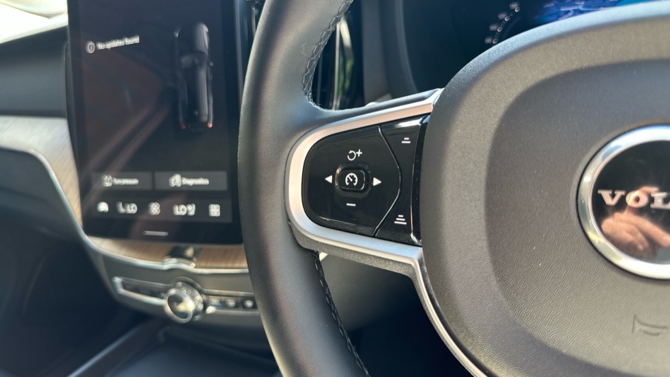 Volvo XC60 2.0 B5P Plus Dark 5dr AWD Geartronic Petrol Estate - Image 20
