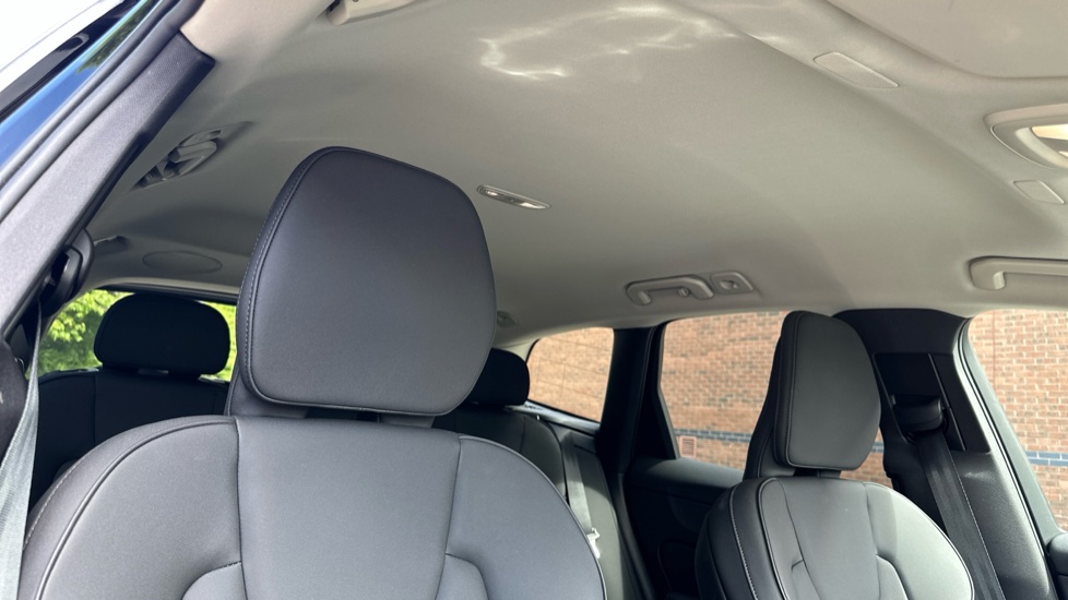 Volvo XC60 2.0 B5P Plus Dark 5dr AWD Geartronic Petrol Estate - Image 30