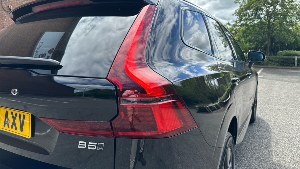 Volvo XC60 2.0 B5P Plus Dark 5dr AWD Geartronic Petrol Estate - Image 38