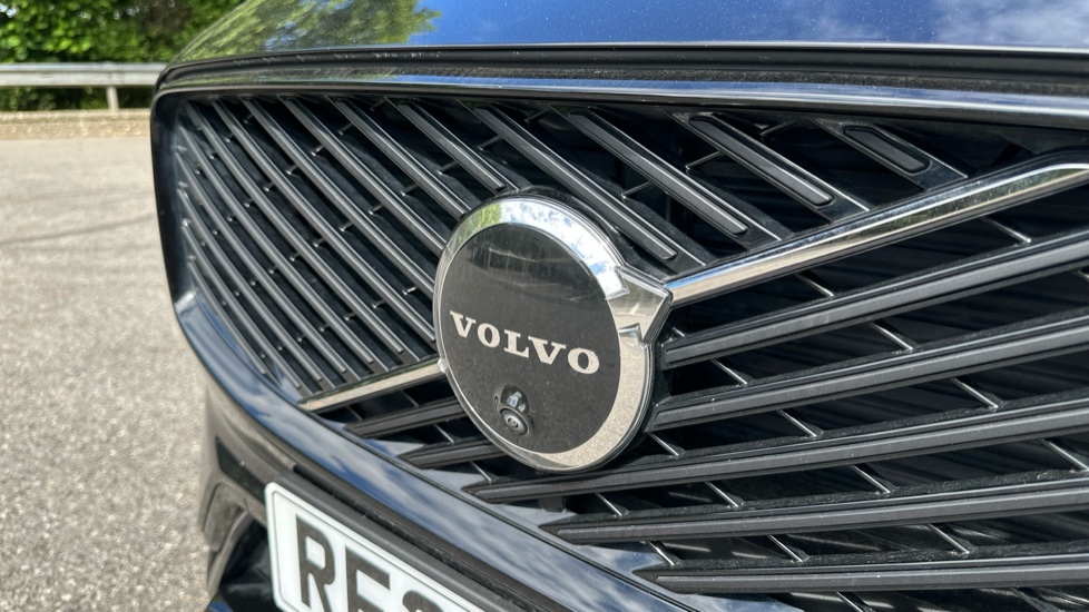 Volvo XC60 2.0 B5P Plus Dark 5dr AWD Geartronic Petrol Estate - Image 40