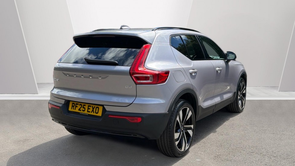 Volvo XC40 2.0 B3P Ultra Dark 5dr Auto Petrol Estate - Image 2