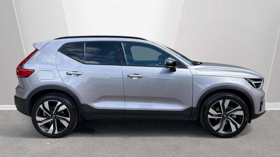 Volvo XC40 2.0 B3P Ultra Dark 5dr Auto Petrol Estate - Image 3