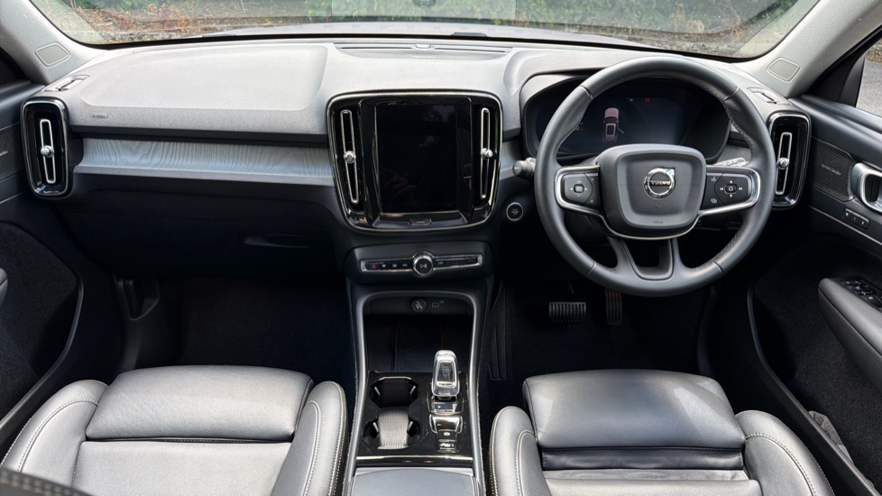 Volvo XC40 2.0 B3P Ultra Dark 5dr Auto Petrol Estate - Image 5