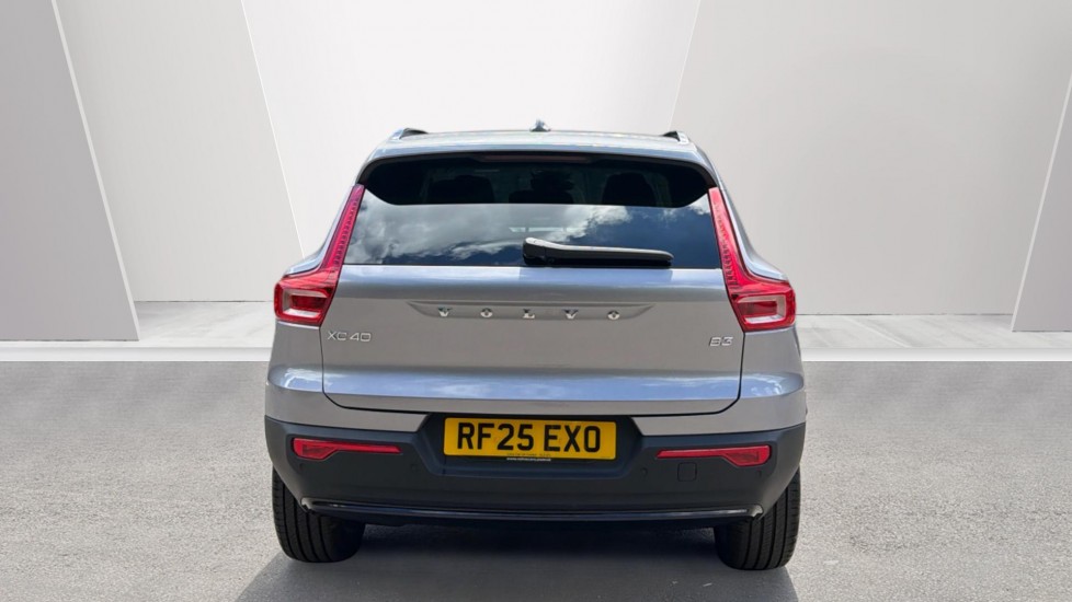 Volvo XC40 2.0 B3P Ultra Dark 5dr Auto Petrol Estate - Image 7