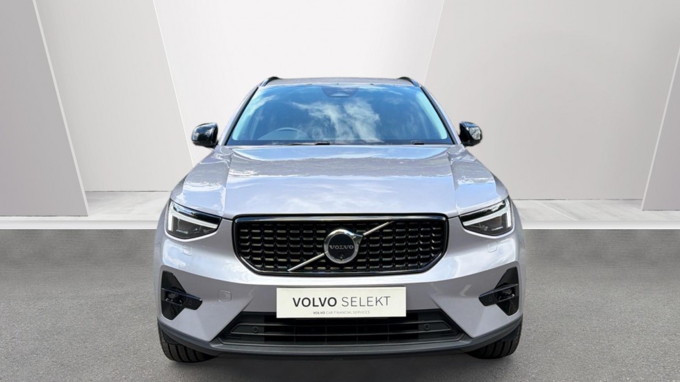 Volvo XC40 2.0 B3P Ultra Dark 5dr Auto Petrol Estate - Image 8