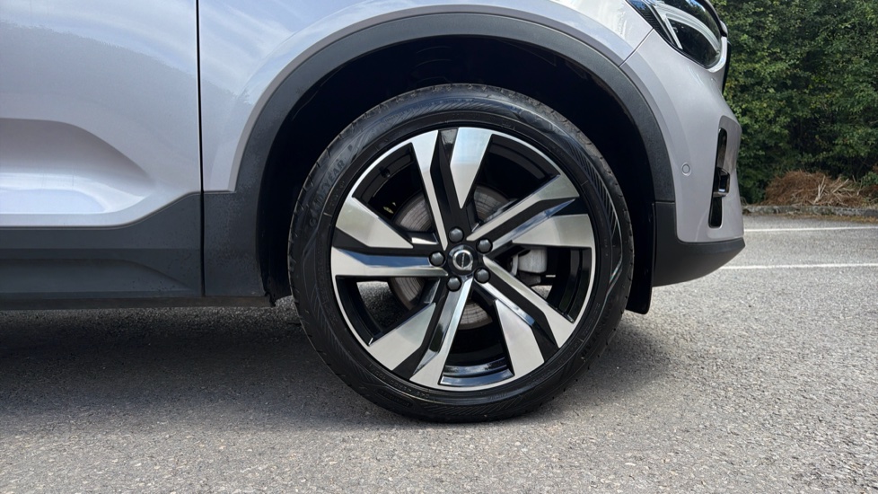 Volvo XC40 2.0 B3P Ultra Dark 5dr Auto Petrol Estate - Image 9