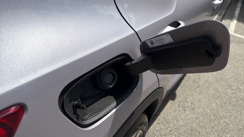 Volvo XC40 2.0 B3P Ultra Dark 5dr Auto Petrol Estate - Image 15
