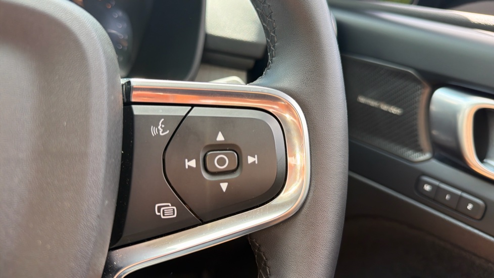 Volvo XC40 2.0 B3P Ultra Dark 5dr Auto Petrol Estate - Image 20
