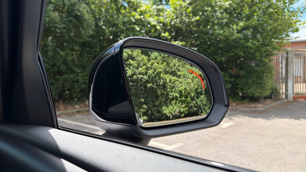 Volvo XC40 2.0 B3P Ultra Dark 5dr Auto Petrol Estate - Image 30