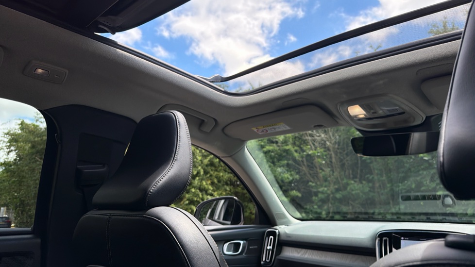 Volvo XC40 2.0 B3P Ultra Dark 5dr Auto Petrol Estate - Image 49