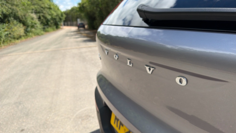 Volvo XC40 2.0 B3P Ultra Dark 5dr Auto Petrol Estate - Image 54