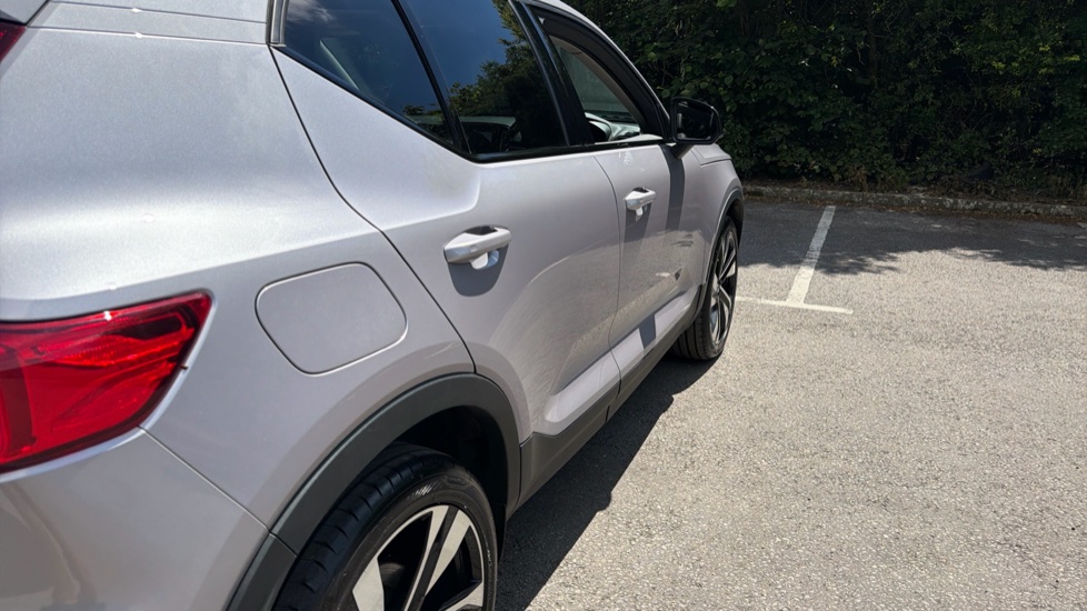 Volvo XC40 2.0 B3P Ultra Dark 5dr Auto Petrol Estate - Image 59