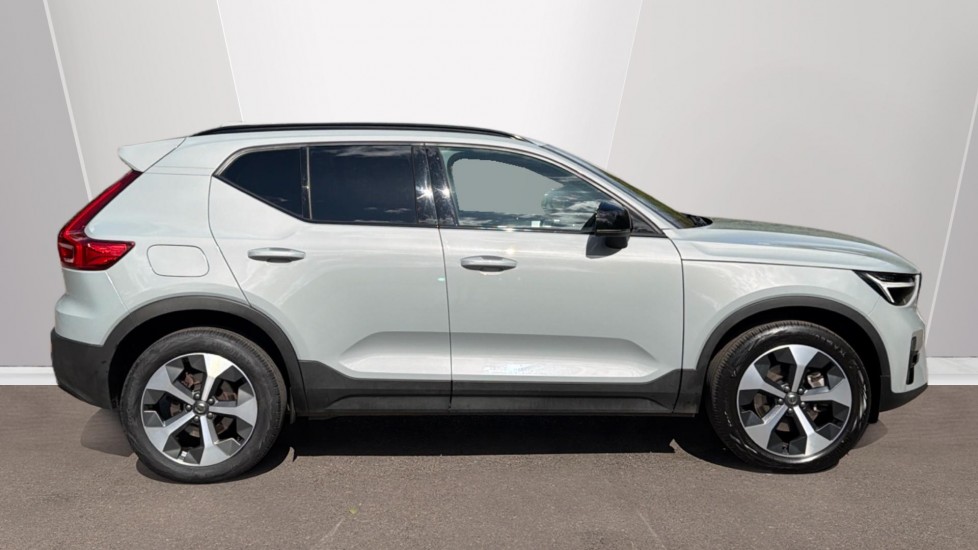 Volvo XC40 2.0 B4P Plus Dark 5dr Auto Petrol Estate - Image 3